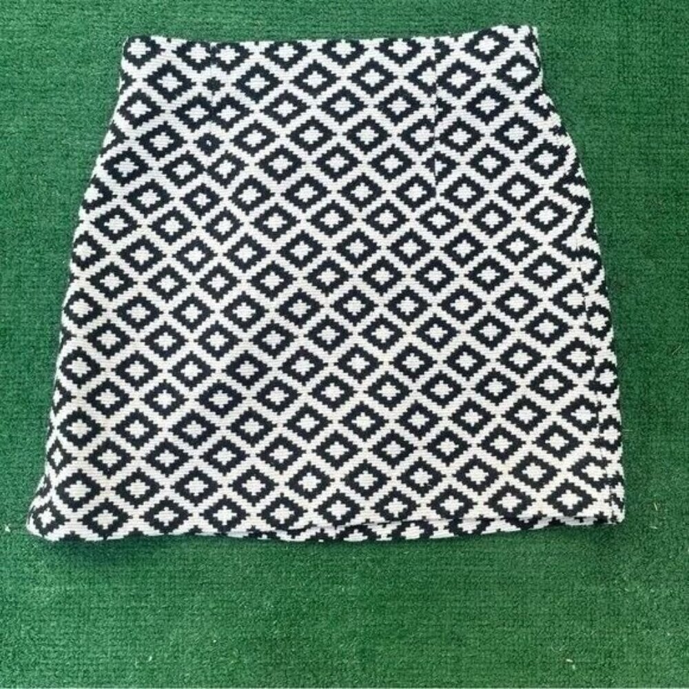 Zara Black and white High Rise Mini Skirt Size S
